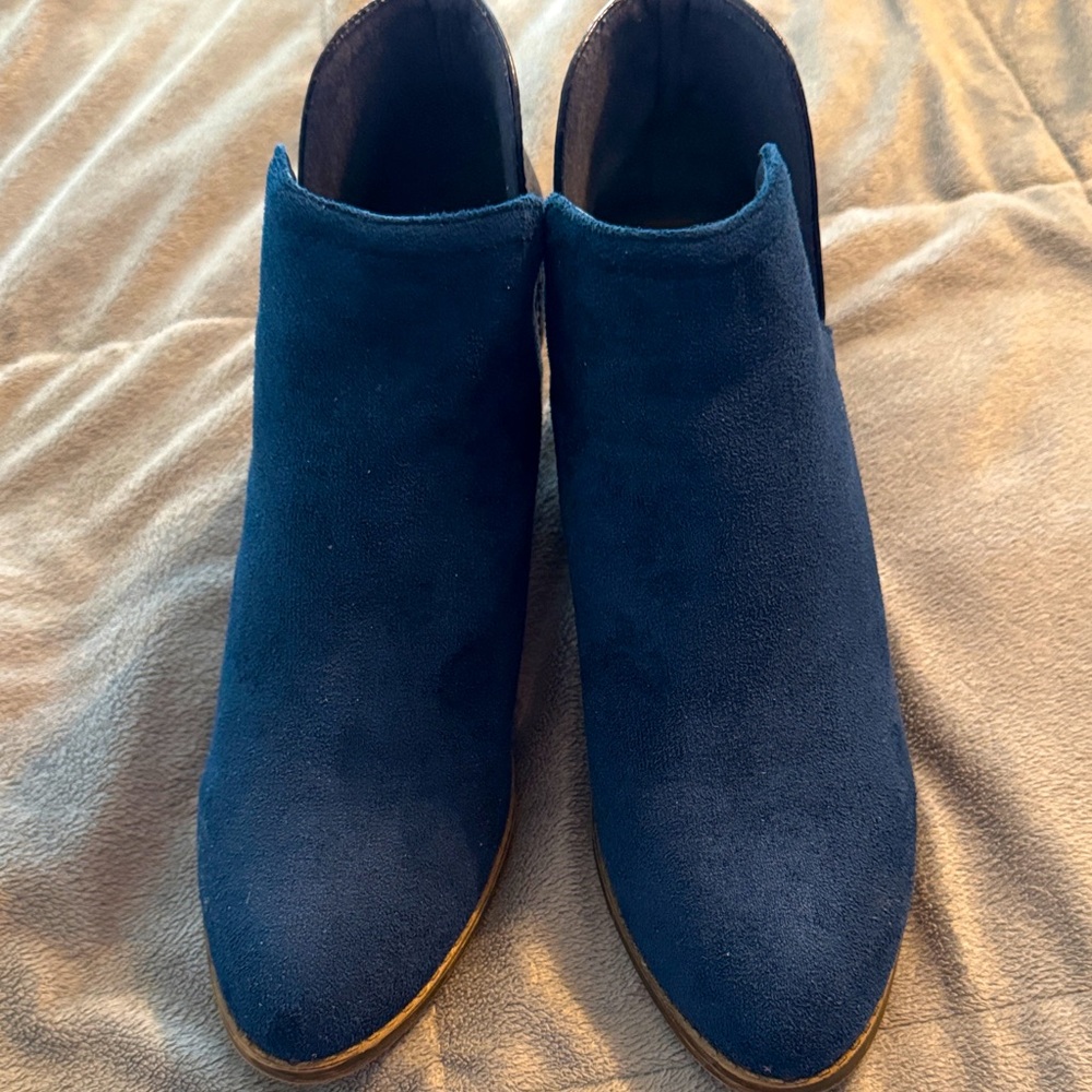 CORKYS Blue Suede Ankle Boots!! Beautiful!!